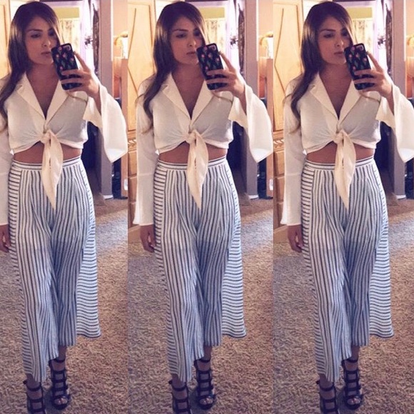 K Lab satin bow front top bell slit sleeves - Picture 7 of 7